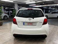 Usado Toyota Yaris Active 99 CV (72 kW) 2015 Blanco Utilitario