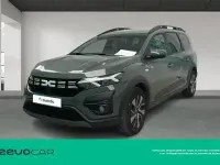 Usado Dacia Jogger Expression 110 CV (80 kW) 2025 Verde Monovolumen