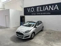 Usado Ford Fiesta Trend 100 CV (73 kW) 2013 Gris / plata Berlina