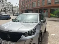 Usado Peugeot 2008 Active 130 CV (95 kW) 2023 Gris / plata SUV