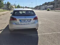 Usado Peugeot 308 Active 130 CV (95 kW) 2015 Gris / plata Berlina