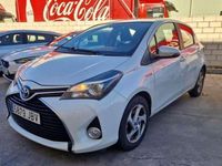 Usado Toyota Yaris Hybrid Active 99 CV (72 kW) 2015 Blanco Utilitario