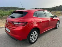 Usado Renault Mégane LIMITED 130 CV (95 kW) 2018 Granate Berlina