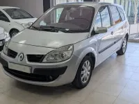 Usado Renault Grand Scénic II Dynamique 105 CV (77 kW) 2007 Gris / plata Monovolumen