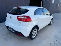 Usado Kia Rio 75 CV (55 kW) 2016 Blanco Utilitario