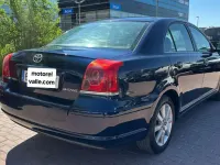 Usado Toyota Avensis Sol 129 CV (94 kW) 2004 Azul Berlina