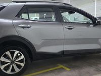 Usado Kia Stonic 100 CV (73 kW) 2025 Gris / plata SUV