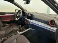 Usado Seat Arona FR 115 CV (84 kW) 2025 Gris / plata SUV