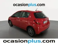 Usado Toyota Yaris Active 99 CV (72 kW) 2017 Rojo Utilitario