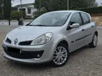 Usado Renault Clio II Authentique 85 CV (62 kW) 2007 Gris / plata Berlina