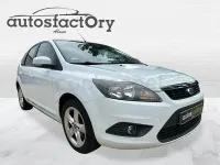 Usado Ford Focus Trend 109 CV (80 kW) 2009 Blanco Berlina