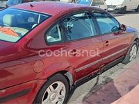 Usado VW Passat Comfortline 115 CV (84 kW) 2000 Marrón Berlina