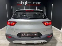 Usado Kia Stonic 101 CV (74 kW) 2022 Gris / plata SUV