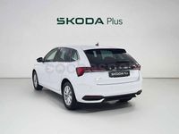 Usado Skoda Scala Selection 116 CV (85 kW) 2025 Blanco Utilitario