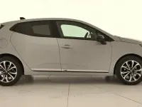 Usado Renault Clio V Techno 100 CV (73 kW) 2025 Gris Berlina