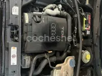 Usado Audi A4 110 CV (80 kW) 1999 Azul Berlina