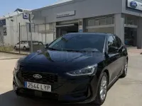 Usado Ford Focus ST-Line 125 CV (91 kW) 2022 Negro Berlina