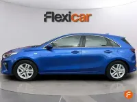 Używany Kia Ceed 120 KM (88 kW) 2021 Niebieski Hatchback