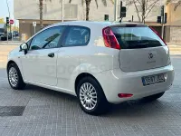 Usado Fiat Punto Pop 69 CV (50 kW) 2015 Blanco Utilitario