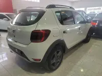 Usado Dacia Sandero Comfort 90 CV (66 kW) 2018 Blanco Utilitario