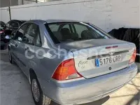Usado Ford Focus Ambiente 90 CV (66 kW) 2004 Azul Berlina