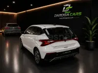 Usado Hyundai i20 100 CV (73 kW) 2023 Blanco Utilitario
