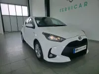 Usado Toyota Yaris Hybrid Active 116 CV (85 kW) 2021 Blanco Berlina