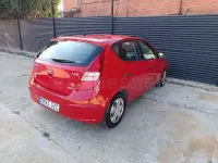 Usado Hyundai i30 Comfort 109 CV (80 kW) 2010 Rojo Berlina