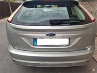 Usado Ford Focus Trend 109 CV (80 kW) 2011 Gris / plata Berlina