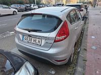 Usado Ford Fiesta Trend 70 CV (51 kW) 2012 Gris / plata Utilitario