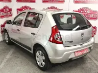 Usado Dacia Sandero 75 CV (55 kW) 2012 Gris / plata Berlina
