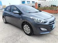 Usado Hyundai i30 140 CV (102 kW) 2015 Gris / plata Berlina