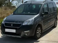 Usado Peugeot Partner Tepee Outdoor 110 CV (80 kW) 2016 Gris / plata Monovolumen