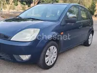 Usado Ford Fiesta Ghia 80 CV (58 kW) 2004 Azul Utilitario