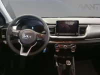 Usado Kia Stonic 100 CV (73 kW) 2024 Gris SUV