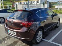 Usado Opel Astra Excellence 110 CV (80 kW) 2013 Marrón Berlina