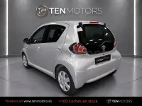 Usado Toyota Aygo Live 68 CV (50 kW) 2010 Gris / plata Utilitario