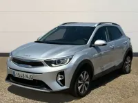 Usado Kia Stonic 101 CV (74 kW) 2025 Plateado SUV