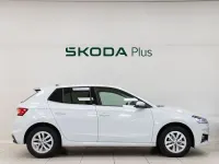 Usado Skoda Fabia Selection 115 CV (84 kW) 2025 Blanco Utilitario