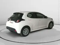 Usado Toyota Yaris Hybrid Business Edition 116 CV (85 kW) 2022 Blanco Utilitario