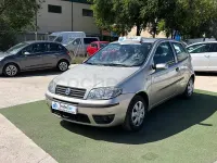 Usado Fiat Punto Dynamic 80 CV (58 kW) 2003 Gris / plata Utilitario