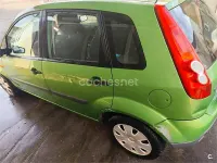 Usado Ford Fiesta Ambiente 68 CV (50 kW) 2008 Verde Utilitario