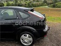 Usado Ford Focus Ghia 136 CV (100 kW) 2005 Negro Berlina