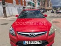 Usado Hyundai i30 100 CV (73 kW) 2011 Rojo Berlina