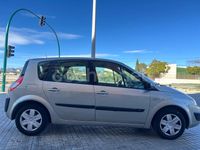 Usado Renault Scénic II Privilege 105 CV (77 kW) 2006 Marrón Monovolumen