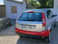 Usado Ford Fiesta Ambiente 70 CV (51 kW) 2007 Gris / plata Utilitario