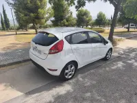 Usado Ford Fiesta Trend 68 CV (50 kW) 2010 Blanco Berlina