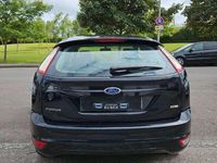 Usado Ford Focus 109 CV (80 kW) 2009 Negro Utilitario