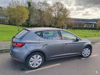 Usado Seat Leon Reference 105 CV (77 kW) 2014 Gris / plata Berlina