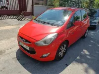Usado Hyundai ix20 Comfort 115 CV (84 kW) 2013 Plateado Utilitario
